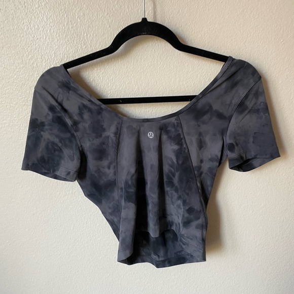 lululemon Women’s Align T-Shirt V Neck Tie Dye Size 4 Crop Top Activewear - Picture 3 of 6